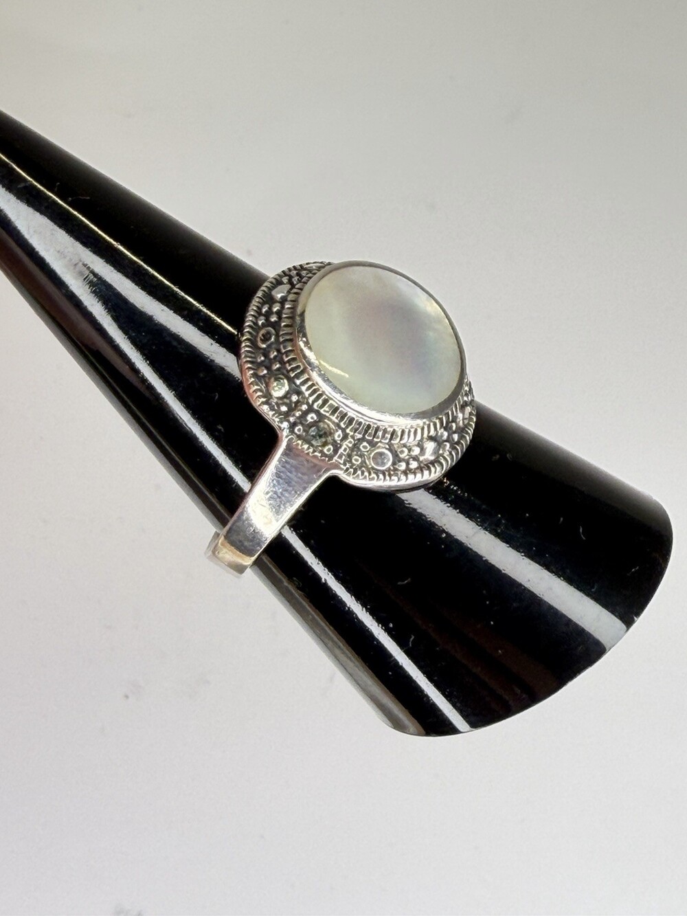 VTG Sterling Silver 925 Mother of Pearl Marcasite Halo Ring Size 8.75 DQ
